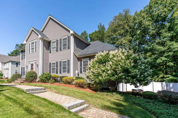 10 Kashmir DR, Salem, NH 03079