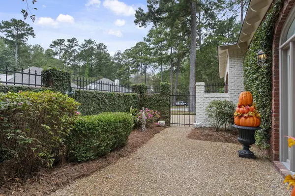 38 Acadian Cir., Hattiesburg, MS 39402