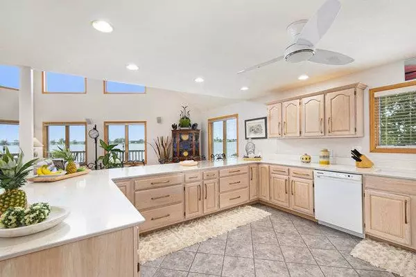 512 Lake Shore Dr, Craig, MO 64437-7184