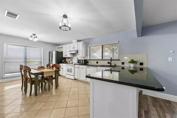 646 Lynne Drive, Grand Prairie, TX 75052