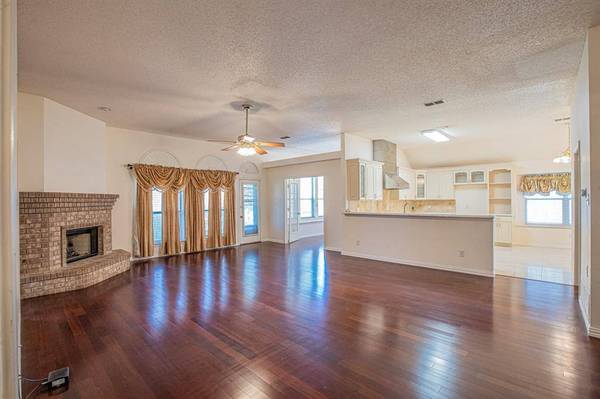 6013 Hillview Drive, Watauga, TX 76148