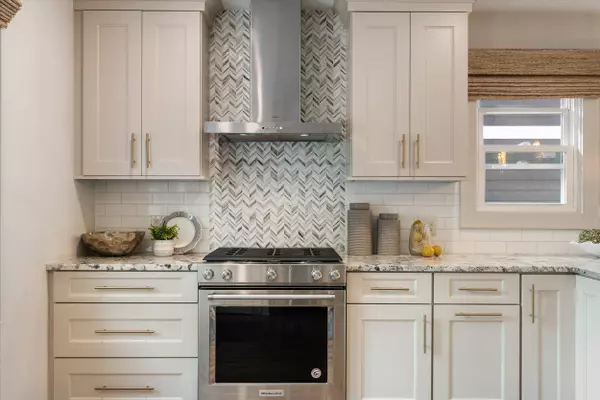 4954 N Diversey, Whitefish Bay, WI 53217