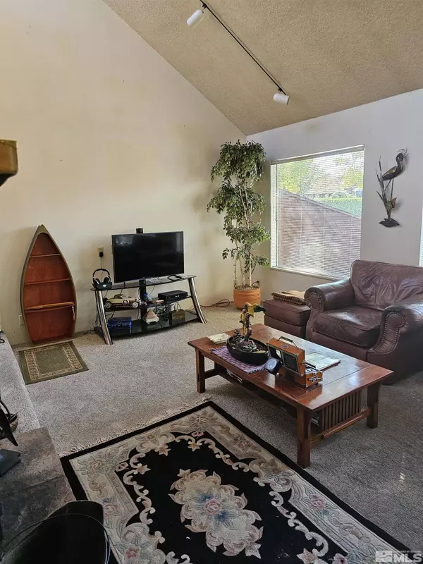 145 Mt Grant Ave, Hawthorne, NV 89415