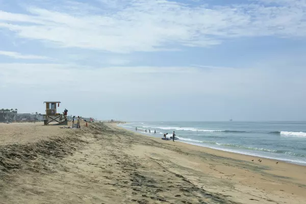 B 2 Surfside Ave, Surfside Ca 90743,