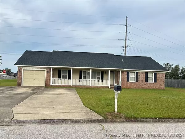 1516 Dovetail DR, Fayetteville, NC 28314