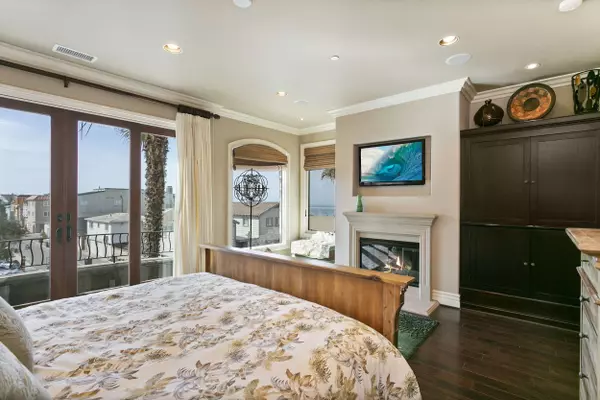 B 2 Surfside Ave, Surfside Ca 90743,