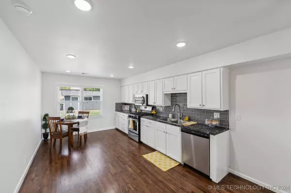 704 E Mayberry AVE, Claremore, OK 74017