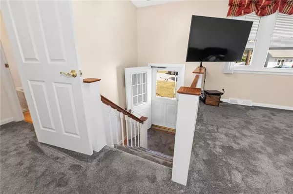 21 Jaycee DR, West Warwick, RI 02893