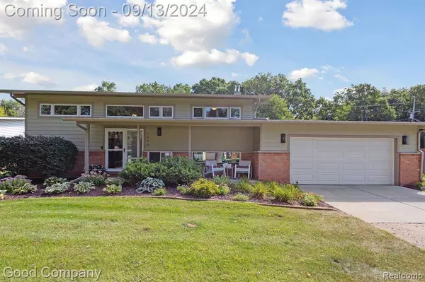 1890 BIG TRAIL Road, Commerce Twp, MI 48390