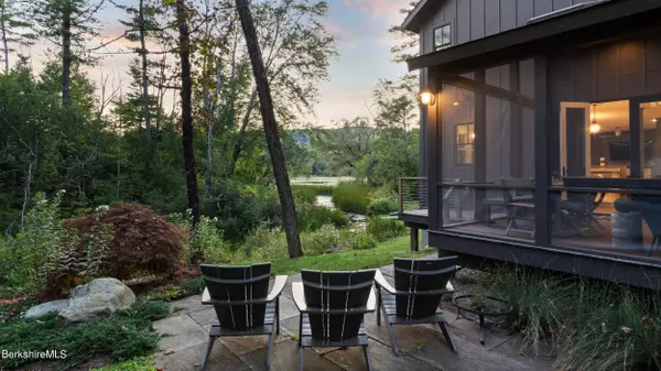 1 Lakeview Dr, Stockbridge, MA 01262