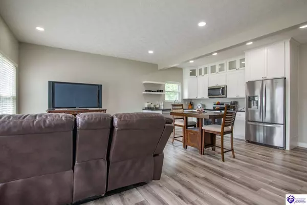 225 Southern Lake Drive, Elizabethtown, KY 42701