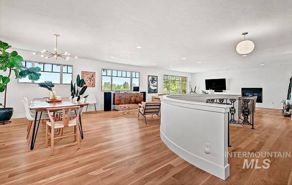 520 E Crestline Dr, Boise, ID 83702
