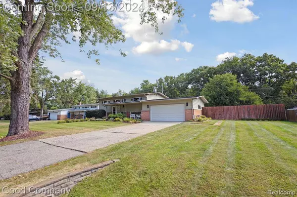 1890 BIG TRAIL Road, Commerce Twp, MI 48390