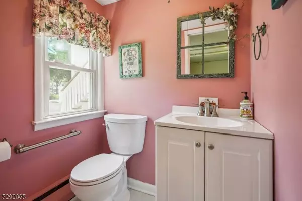 9 Woodside Rd, Springfield Twp., NJ 07081