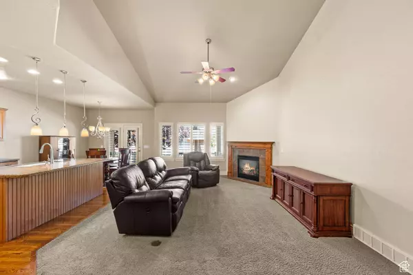 22 CENTERVILLE COMMONS WAY, Centerville, UT 84014