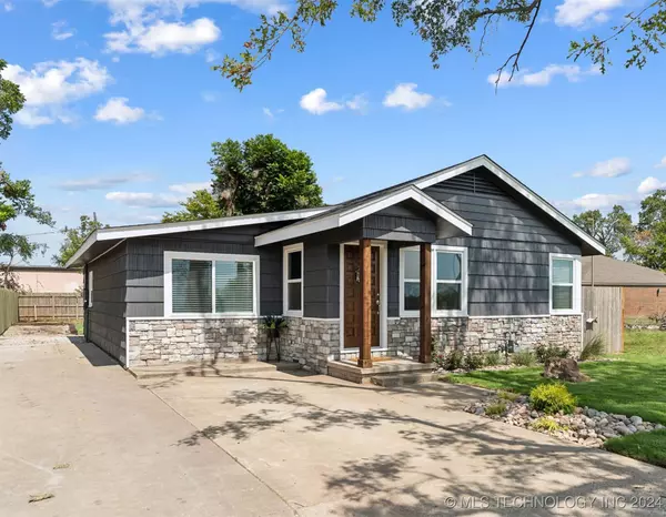 704 E Mayberry AVE, Claremore, OK 74017