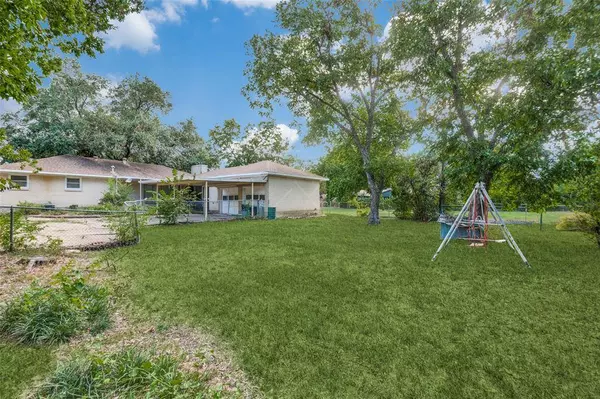 839 E Worth Street, Grapevine, TX 76051