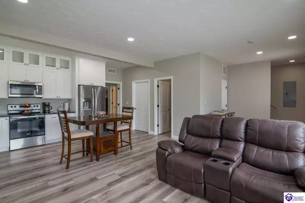 225 Southern Lake Drive, Elizabethtown, KY 42701