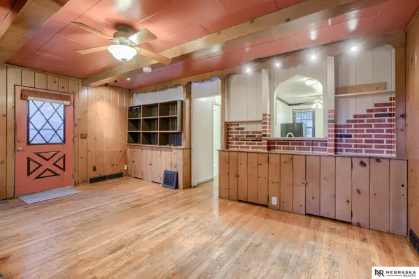 6031 Manderson Street, Omaha, NE 68104