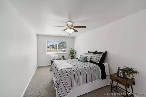 704 E Mayberry AVE, Claremore, OK 74017