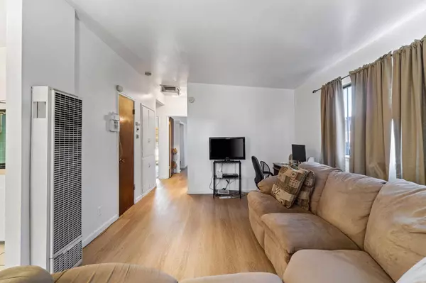 326 W Strother Avenue, Fresno, CA 93706