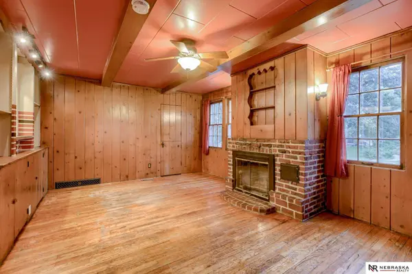 6031 Manderson Street, Omaha, NE 68104