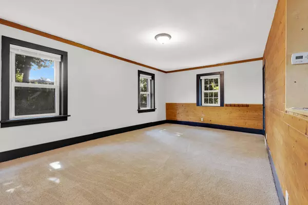 300 Elm St, Slinger, WI 53086