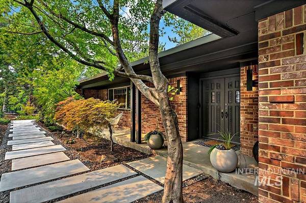 520 E Crestline Dr, Boise, ID 83702