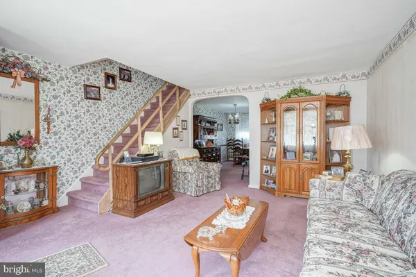 3279 HOLME AVE, Philadelphia, PA 19114