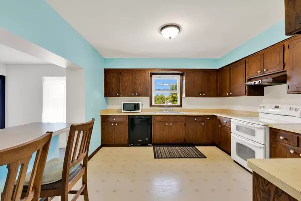 300 Elm St, Slinger, WI 53086