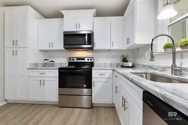 8310 Twin Lakes Drive, Mobile, AL 36695-3674