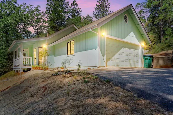10298 Mountain Lion LN, Grass Valley, CA 95949