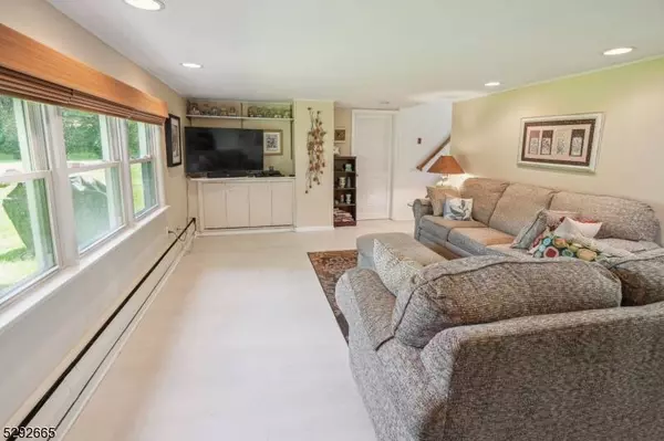 9 Woodside Rd, Springfield Twp., NJ 07081