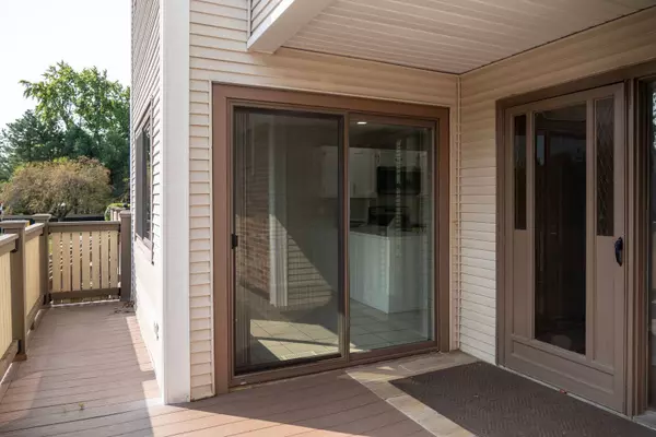 1006 Spring Hill DR, Northbrook, IL 60062