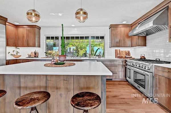 520 E Crestline Dr, Boise, ID 83702