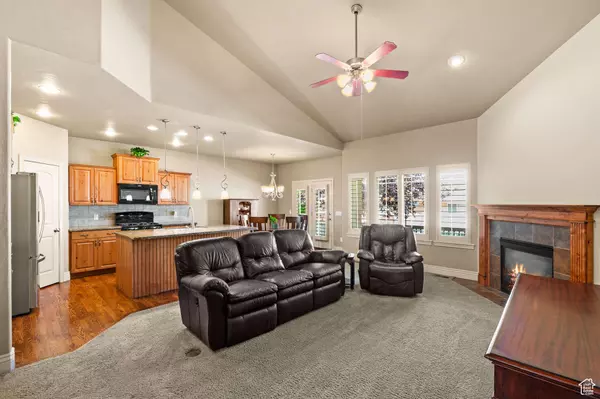 22 CENTERVILLE COMMONS WAY, Centerville, UT 84014
