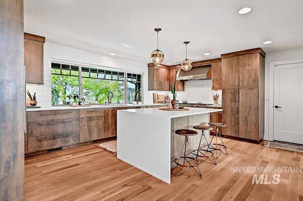 520 E Crestline Dr, Boise, ID 83702