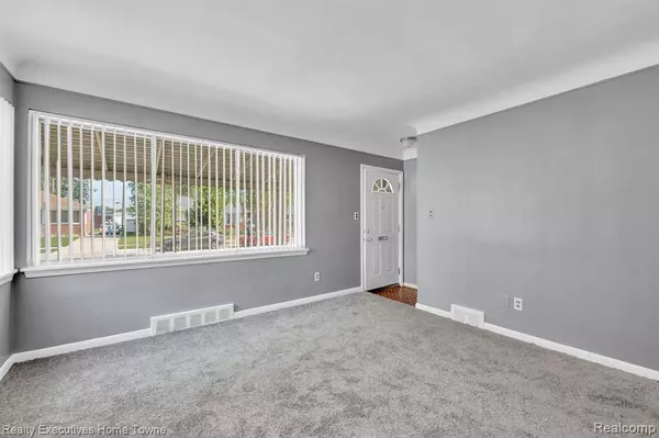 23248 PORT Street, St. Clair Shores, MI 48082