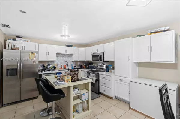 160 San Remo Blvd #160, North Lauderdale, FL 33068