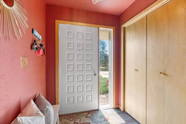 11850 Woodland, Hales Corners, WI 53130