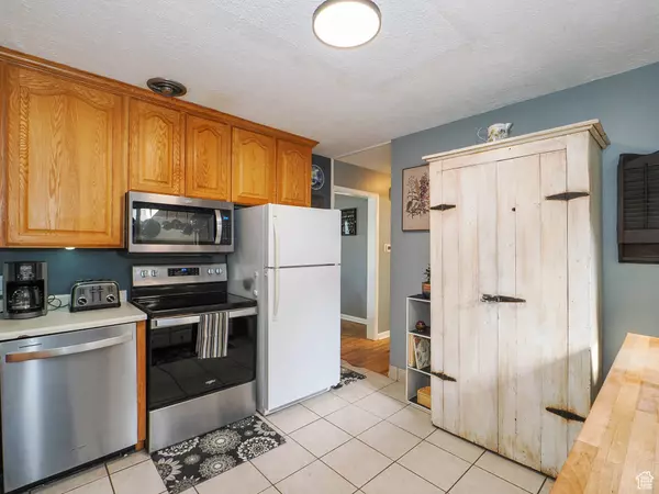 9095 S 260 E, Sandy, UT 84070