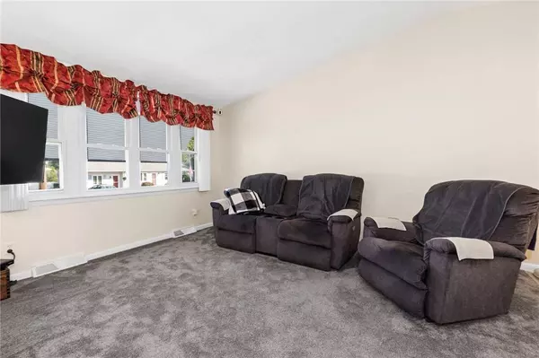 21 Jaycee DR, West Warwick, RI 02893