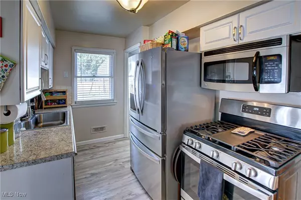 5616 Gerald AVE, Parma, OH 44129