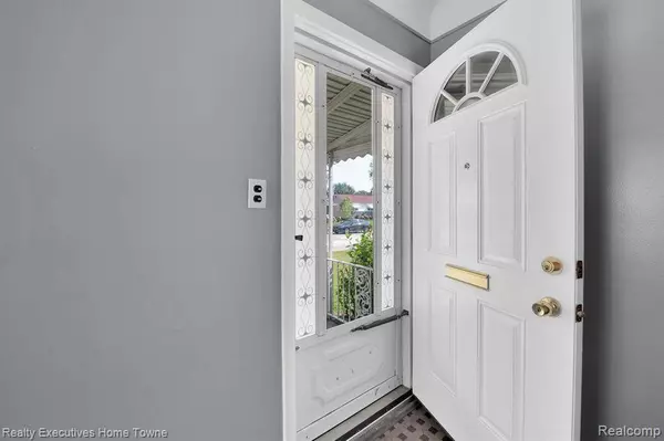 23248 PORT Street, St. Clair Shores, MI 48082