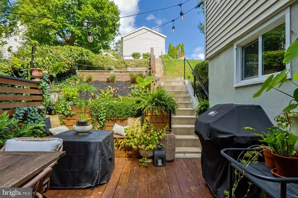 389 W NESQUEHONING ST, Easton, PA 18042