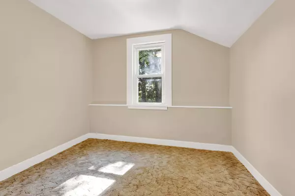 300 Elm St, Slinger, WI 53086