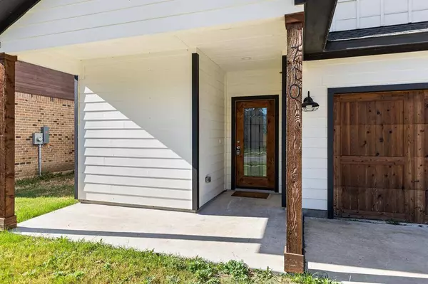 710 Perry Avenue, Waxahachie, TX 75165