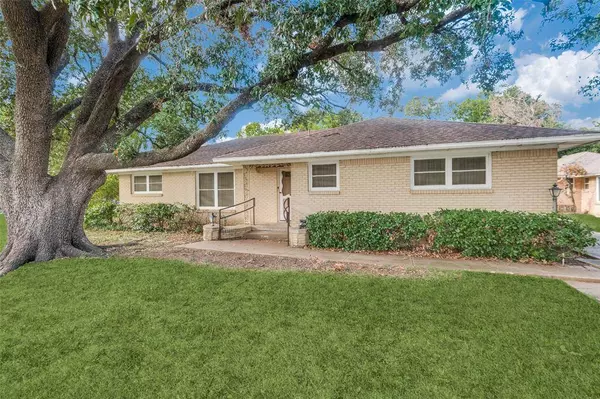 839 E Worth Street, Grapevine, TX 76051