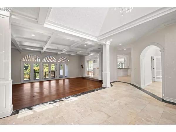 22795 SW ULSKY RD, West Linn, OR 97068