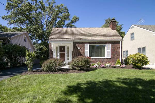 684 Euclid AVE, Glen Ellyn, IL 60137